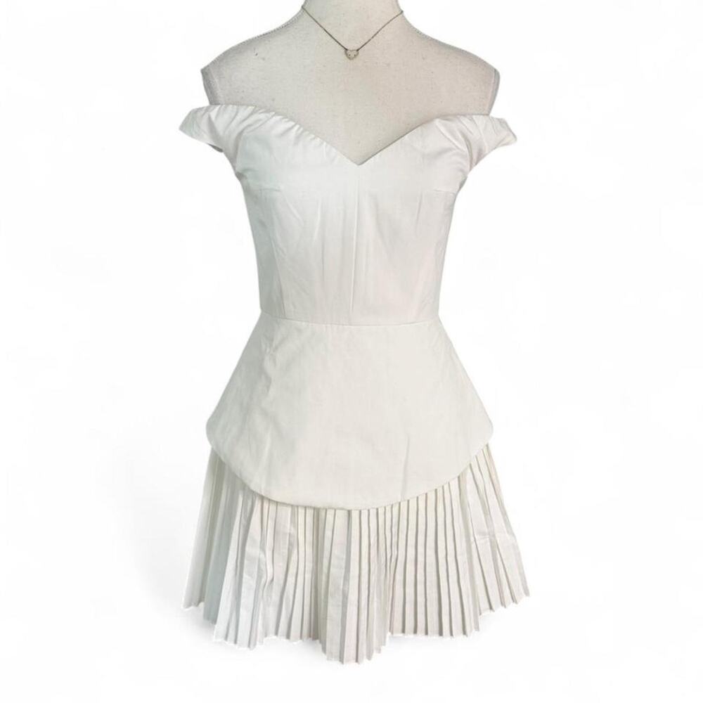 Showpo white off the shoulder corset dress Size 2 NWT Perfect summer photoshoot